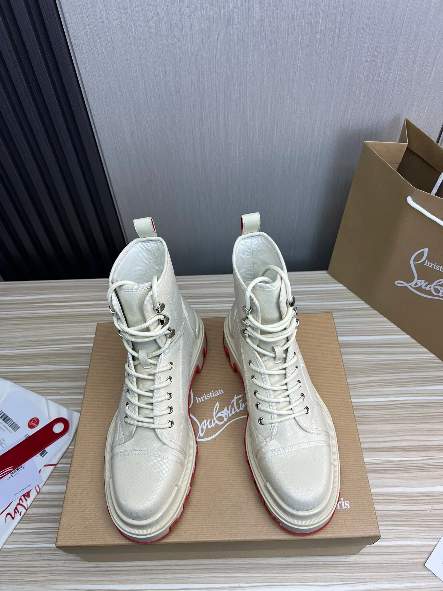 Men's shoes 💰820💰 CL popular red-soled boots 🆑1:1 original mold opening. Official website updated simultaneously ~ Christian* Louboutin, imported cowhide leather upper + water-dyed cowhide lining, original thick red sole, wear-resistant and non-slip ⬆️ Full set of counter packaging 🎁38-45 (38.45 custom-made, non-refundable)